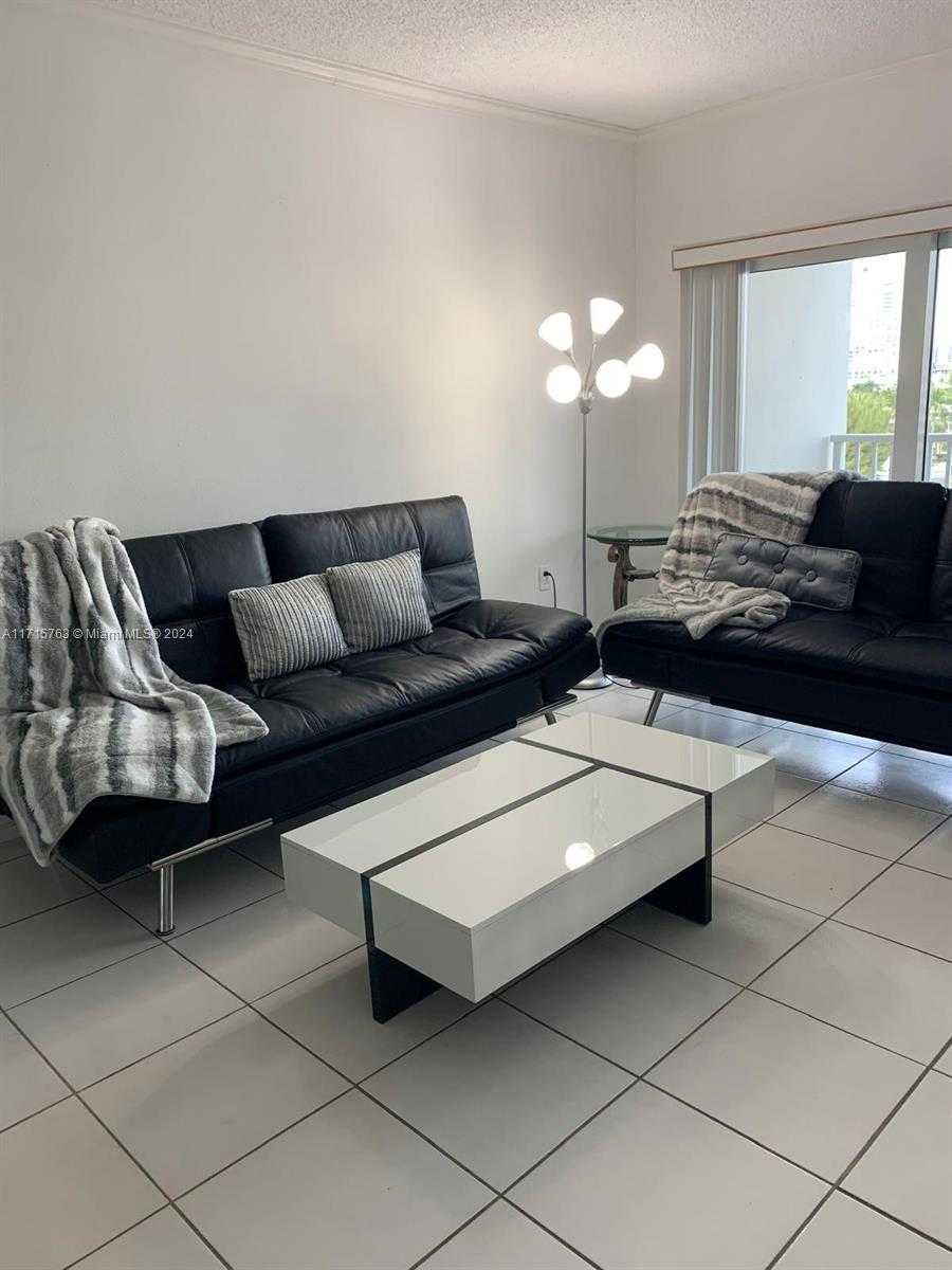 Small Image of 300 Bayview Dr, Sunny Isles Beach, FL 33160, USA Number 4
