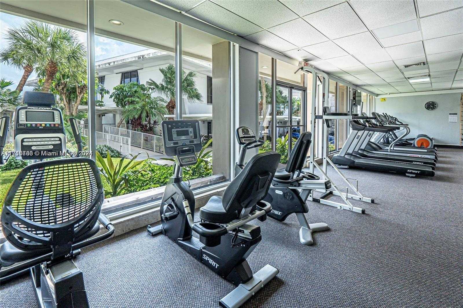 Small Image of 300 Bayview Dr, Sunny Isles Beach, FL 33160, USA Number 55