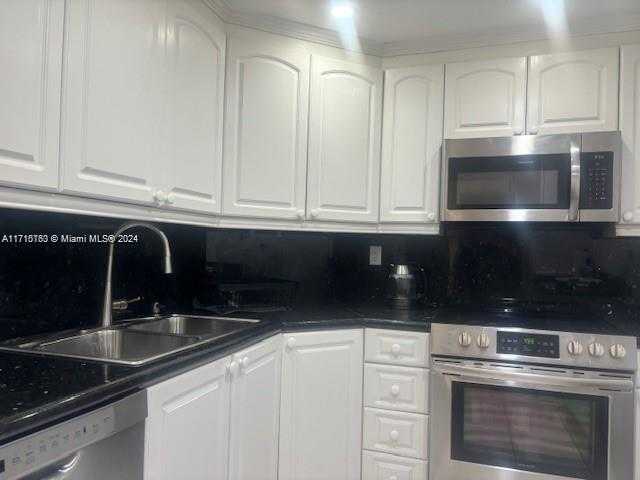 Small Image of 300 Bayview Dr, Sunny Isles Beach, FL 33160, USA Number 6