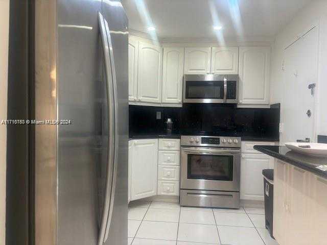 Small Image of 300 Bayview Dr, Sunny Isles Beach, FL 33160, USA Number 62