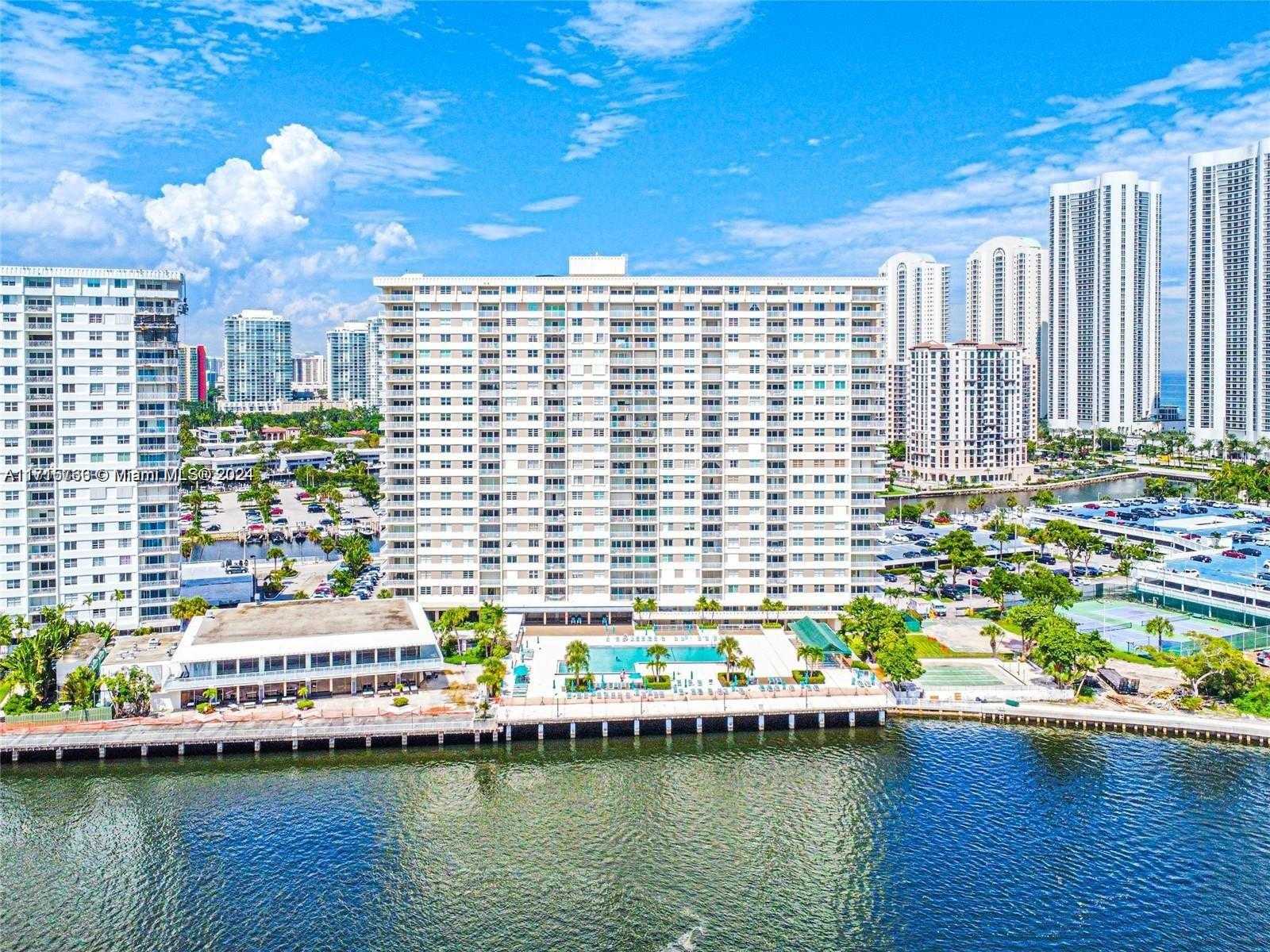 Small Image of 300 Bayview Dr, Sunny Isles Beach, FL 33160, USA Number 63
