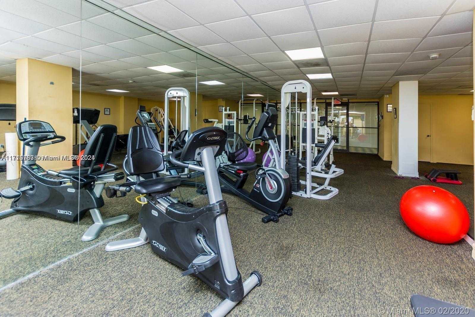 Small Image of 300 Bayview Dr, Sunny Isles Beach, FL 33160, USA Number 64