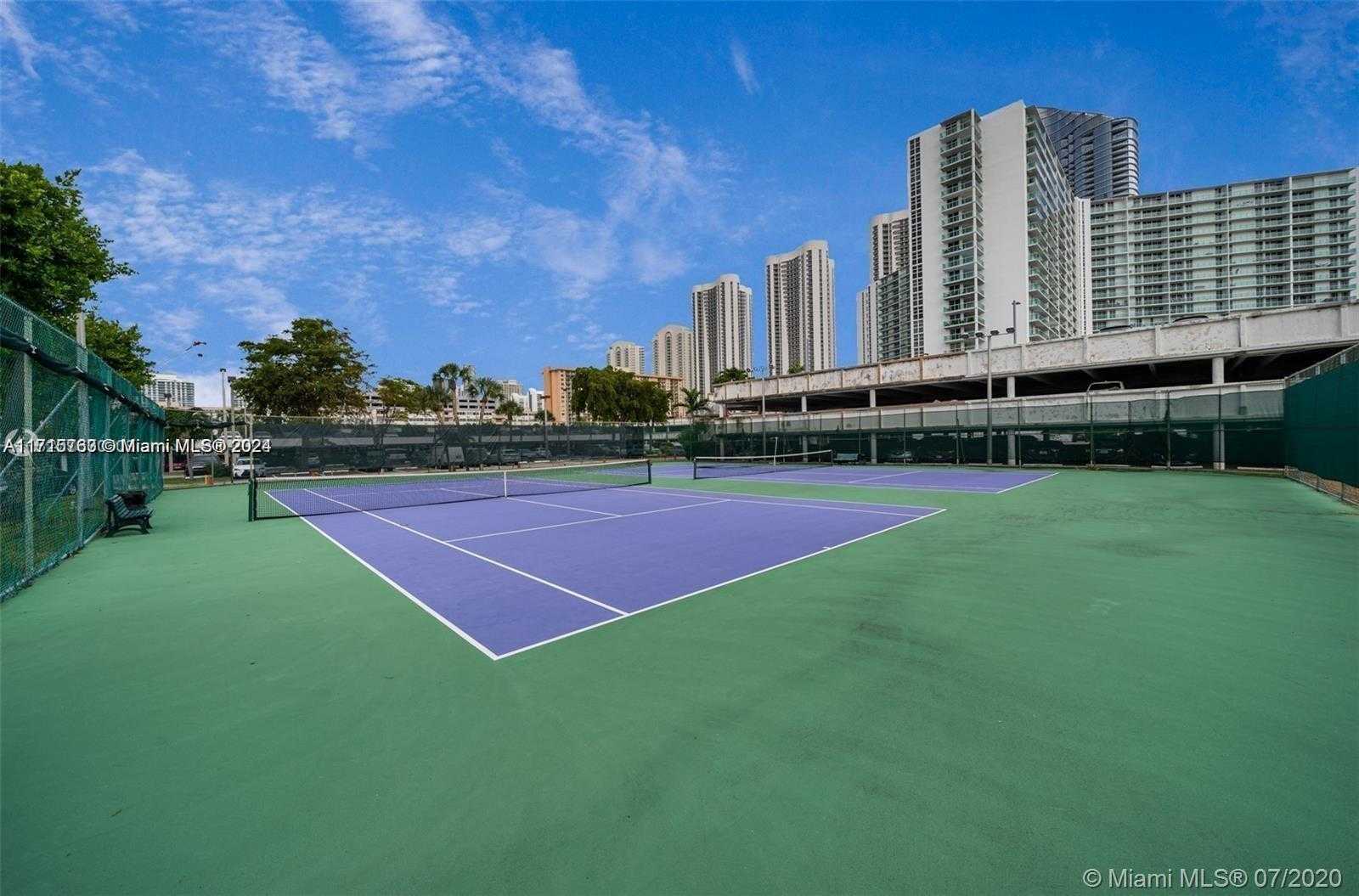 Small Image of 300 Bayview Dr, Sunny Isles Beach, FL 33160, USA Number 66