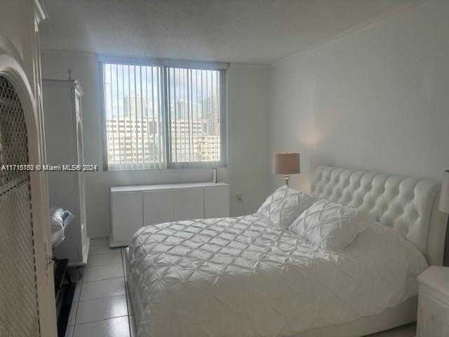 Small Image of 300 Bayview Dr, Sunny Isles Beach, FL 33160, USA Number 7