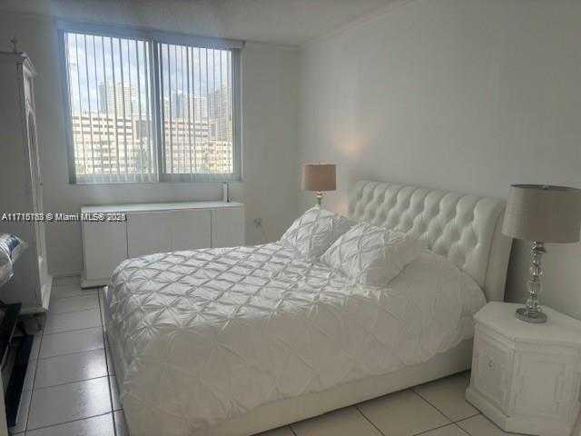 Small Image of 300 Bayview Dr, Sunny Isles Beach, FL 33160, USA Number 74