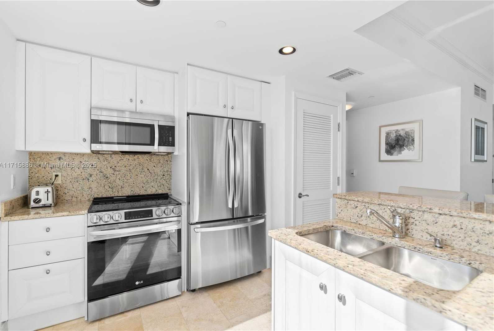 Small Image of 4401 COLLINS AVE #2104, Miami Beach Number 18