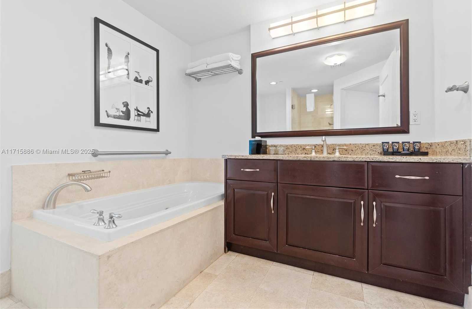 Small Image of 4401 COLLINS AVE #2104, Miami Beach Number 30