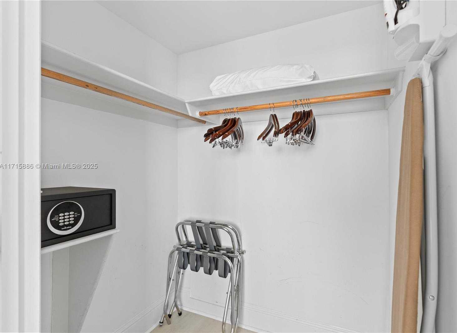 Small Image of 4401 COLLINS AVE #2104, Miami Beach Number 31