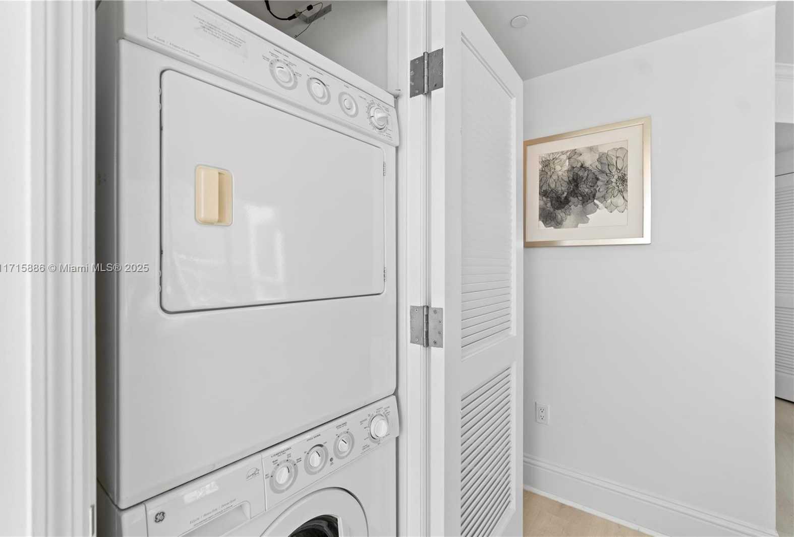 Small Image of 4401 COLLINS AVE #2104, Miami Beach Number 32