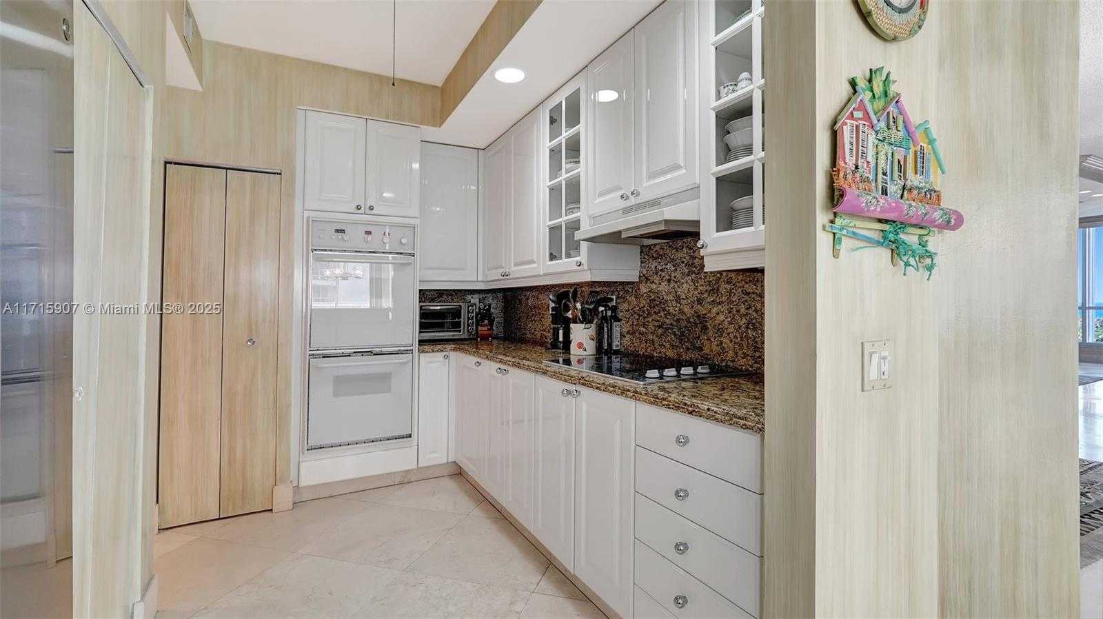 Small Image of 21150 Point Pl, Aventura, FL 33180, USA Number 23