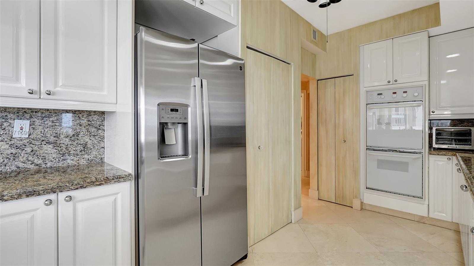 Small Image of 21150 Point Pl, Aventura, FL 33180, USA Number 25
