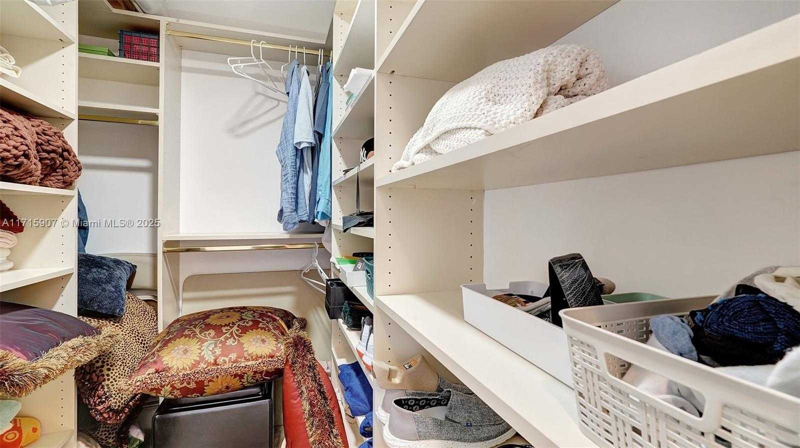 Small Image of 21150 Point Pl, Aventura, FL 33180, USA Number 41