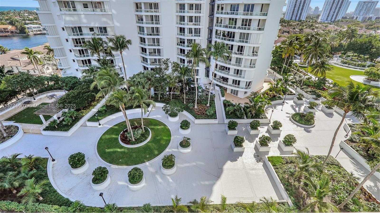 Small Image of 21150 Point Pl, Aventura, FL 33180, USA Number 52