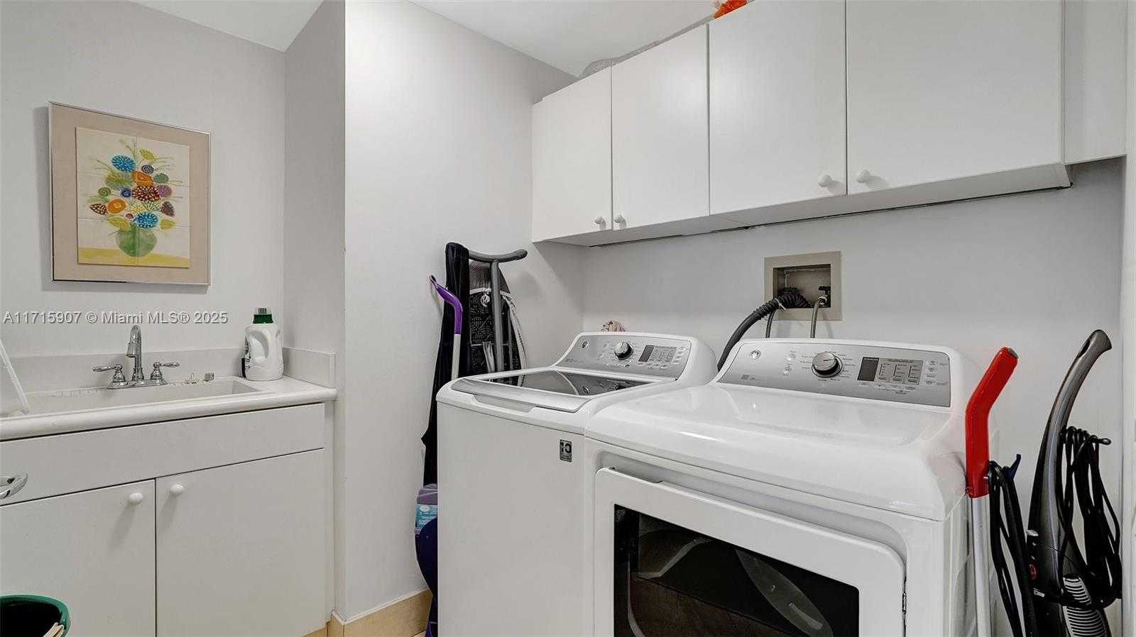 Small Image of 21150 Point Pl, Aventura, FL 33180, USA Number 61