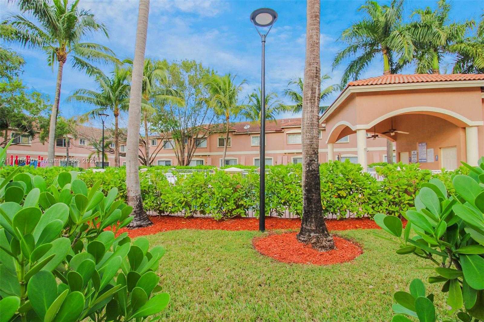 Small Image of 7854 CATALINA CIR, Tamarac Number 13