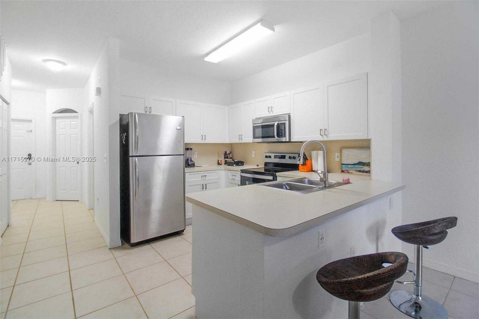 Small Image of 7854 CATALINA CIR, Tamarac Number 3