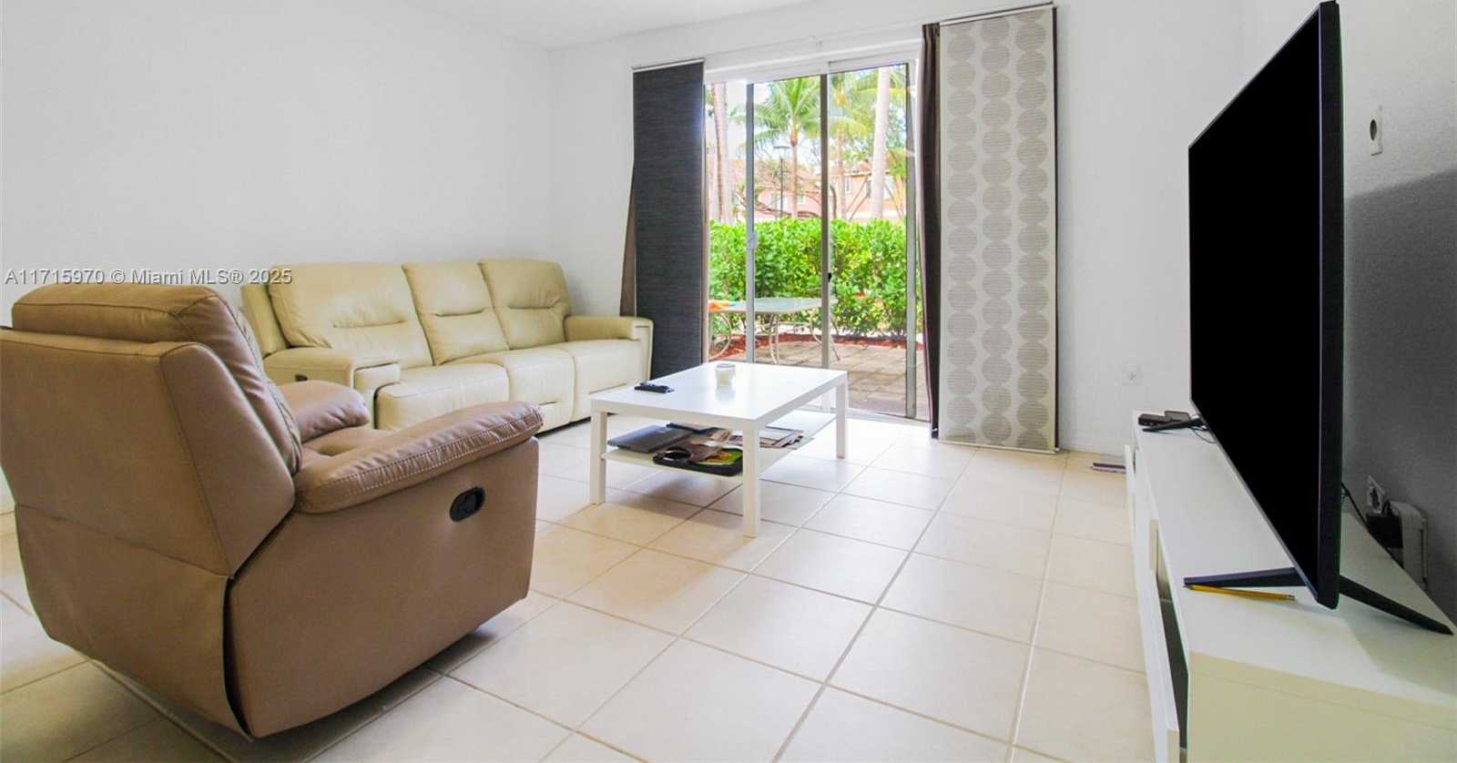 Small Image of 7854 CATALINA CIR, Tamarac Number 5