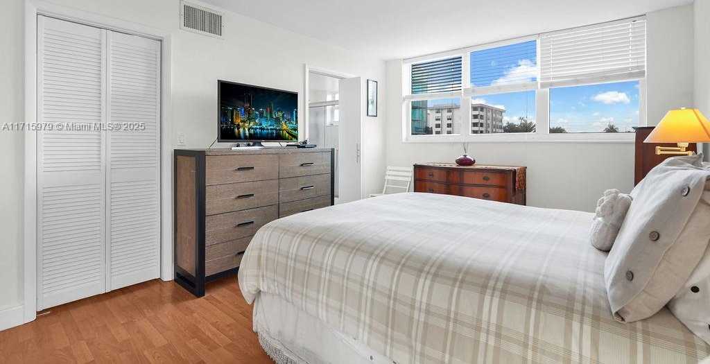 Small Image of 1155 97TH ST #301, Bay Harbor Islands Number 10