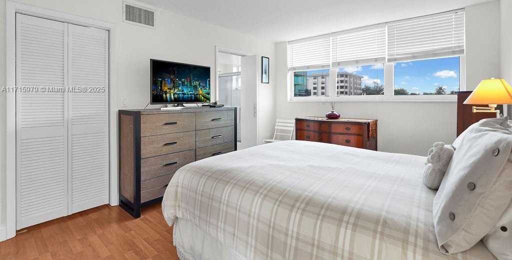Small Image of 1155 97TH ST #301, Bay Harbor Islands Number 11
