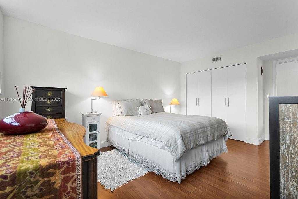 Small Image of 1155 97TH ST #301, Bay Harbor Islands Number 12