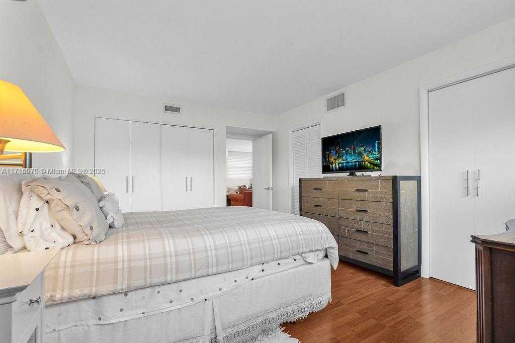 Small Image of 1155 97TH ST #301, Bay Harbor Islands Number 13
