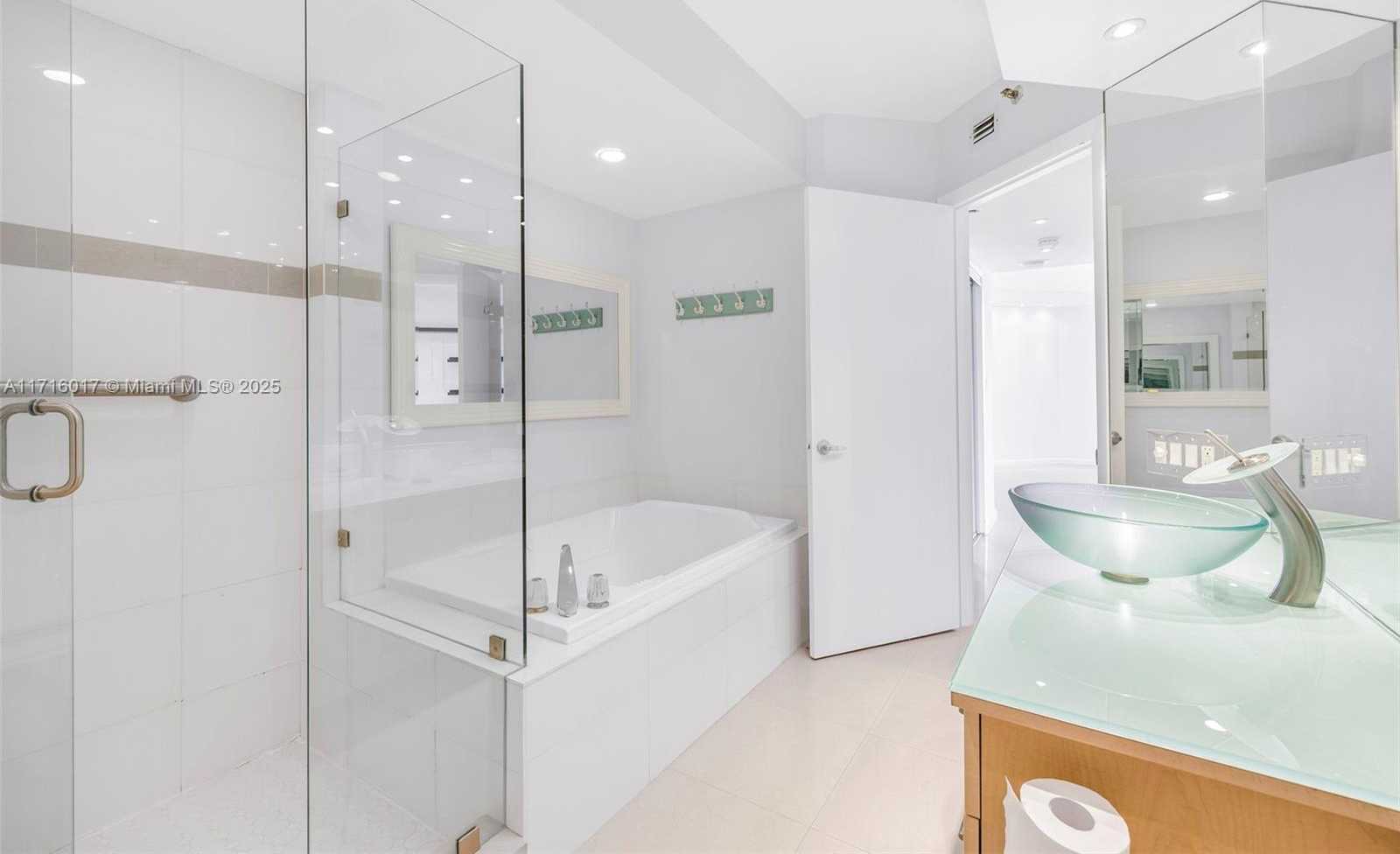 Small Image of 20185 EAST COUNTRY CLUB DR #1004, Aventura Number 27