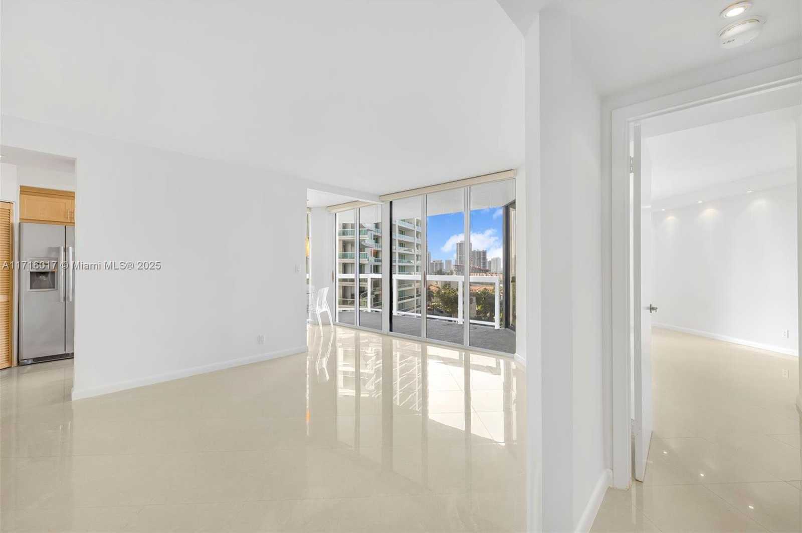 Small Image of 20185 EAST COUNTRY CLUB DR #1004, Aventura Number 4