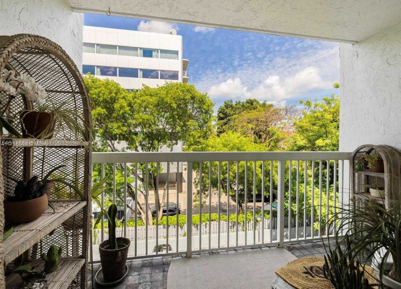 Small Image of 2920 SW 28th Terrace, Miami, FL 33133, USA Number 10