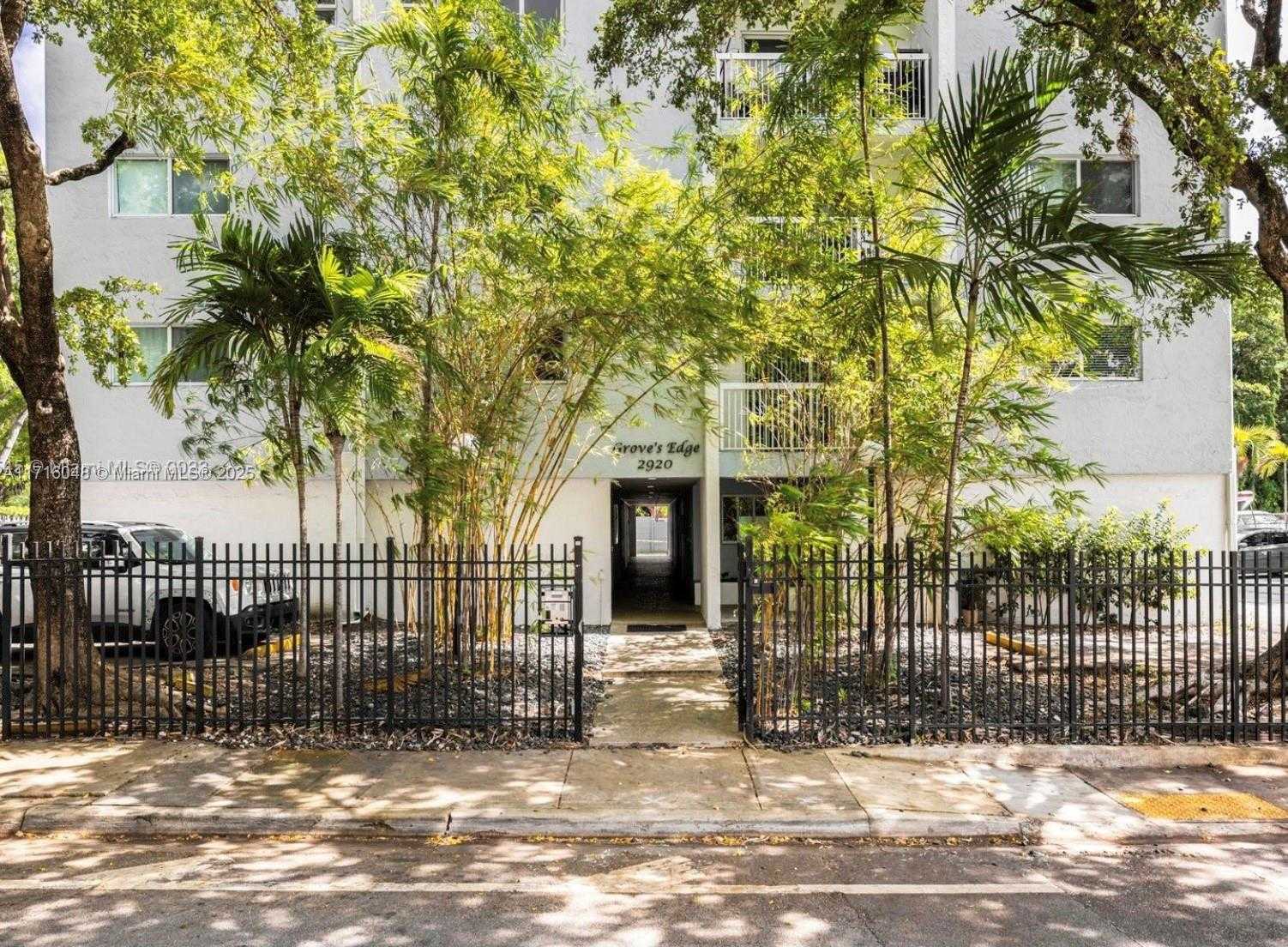 Small Image of 2920 SW 28th Terrace, Miami, FL 33133, USA Number 13