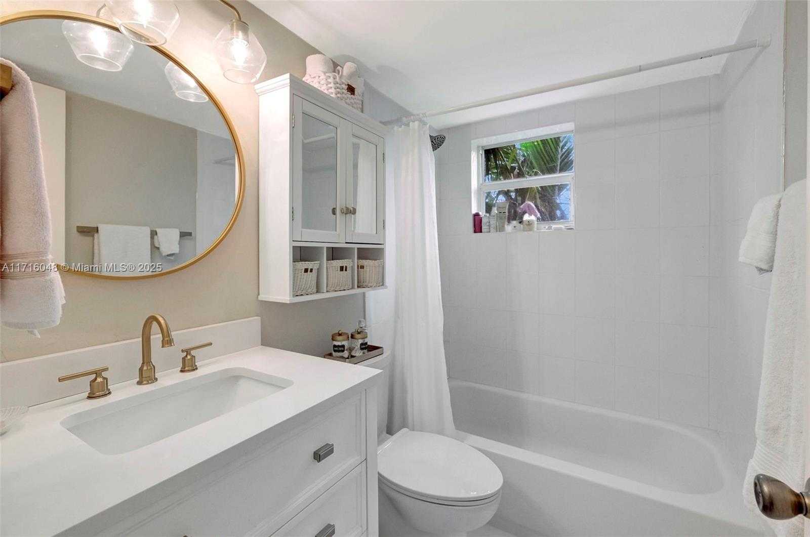 Small Image of 2920 SW 28th Terrace, Miami, FL 33133, USA Number 16