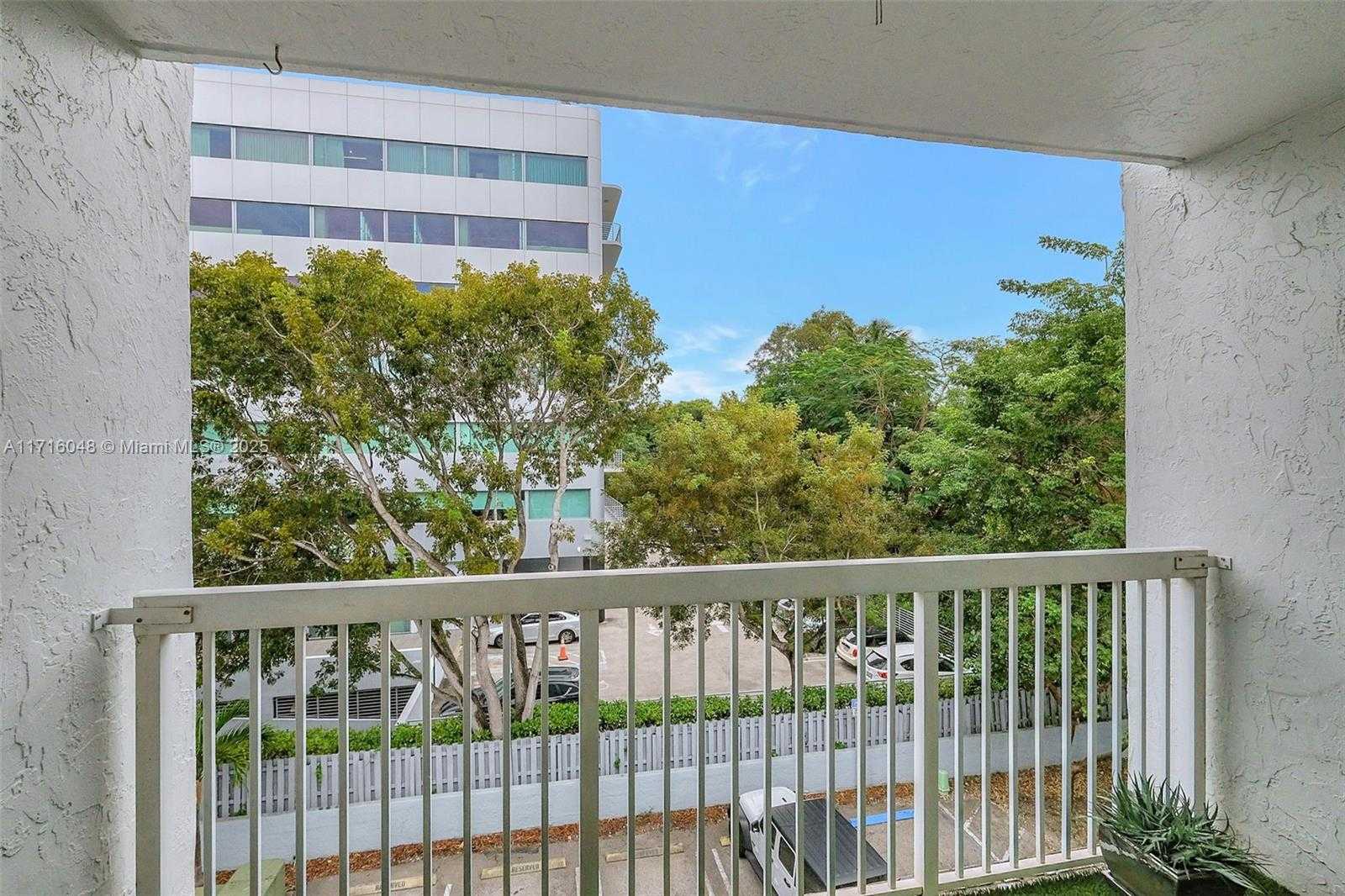 Small Image of 2920 SW 28th Terrace, Miami, FL 33133, USA Number 19