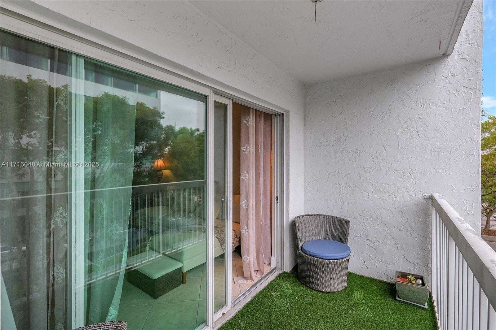 Small Image of 2920 SW 28th Terrace, Miami, FL 33133, USA Number 22