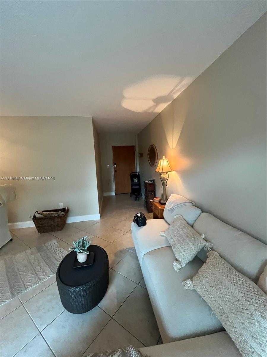 Small Image of 2920 SW 28th Terrace, Miami, FL 33133, USA Number 3