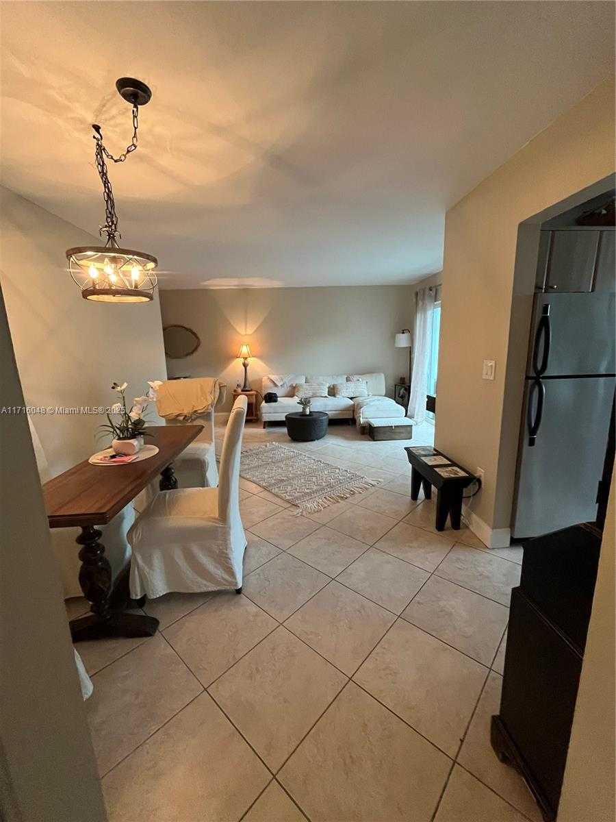 Small Image of 2920 SW 28th Terrace, Miami, FL 33133, USA Number 4