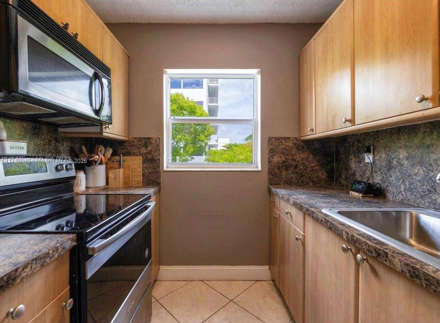 Small Image of 2920 SW 28th Terrace, Miami, FL 33133, USA Number 5