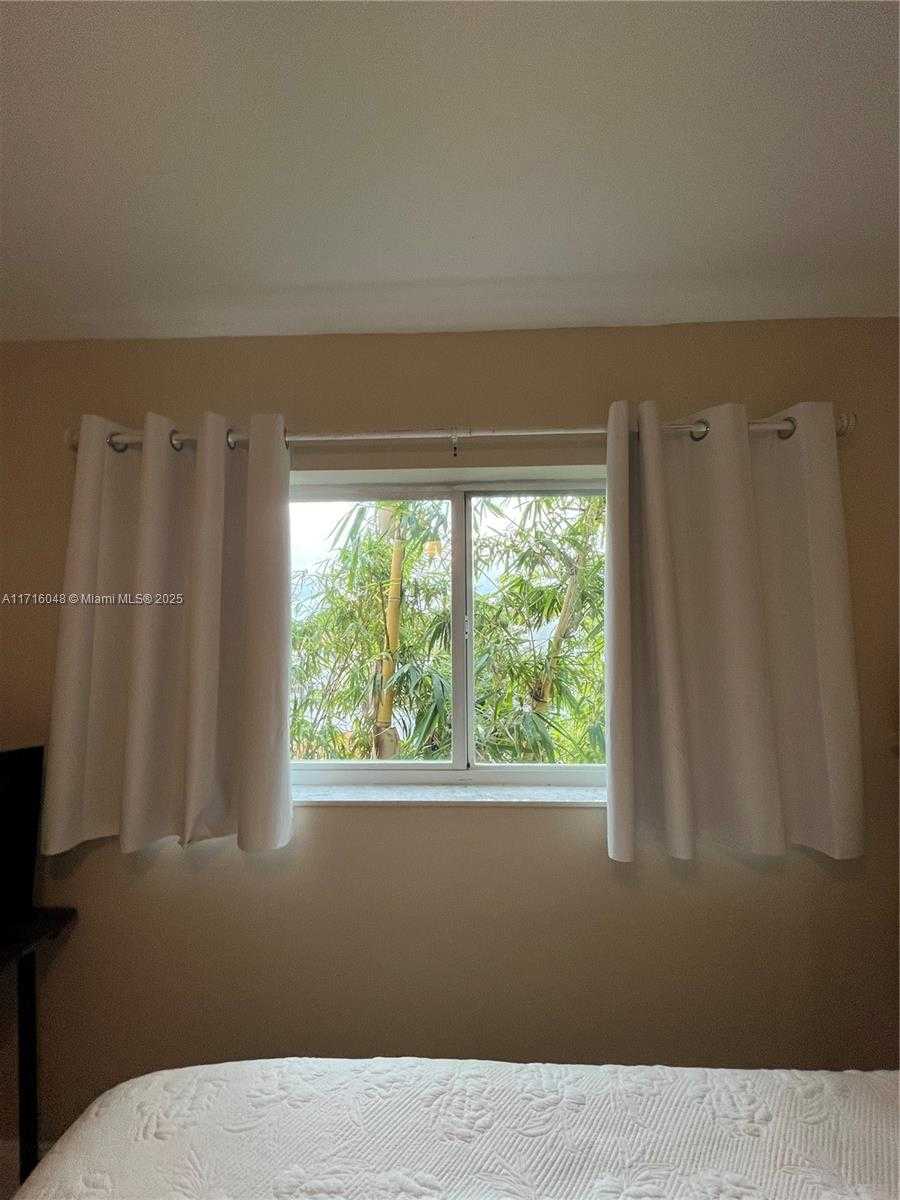 Small Image of 2920 SW 28th Terrace, Miami, FL 33133, USA Number 9