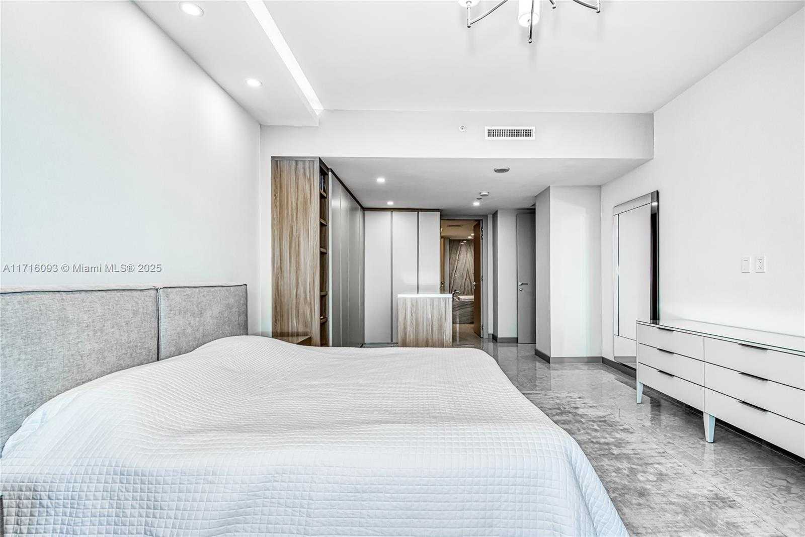 Small Image of 10295 COLLINS AVE #306, Bal Harbour Number 16