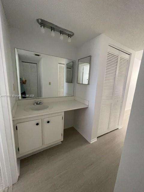Small Image of 9235 Lagoon Pl, Davie, FL 33324, USA Number 11
