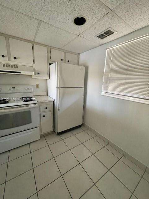 Small Image of 9235 Lagoon Pl, Davie, FL 33324, USA Number 3