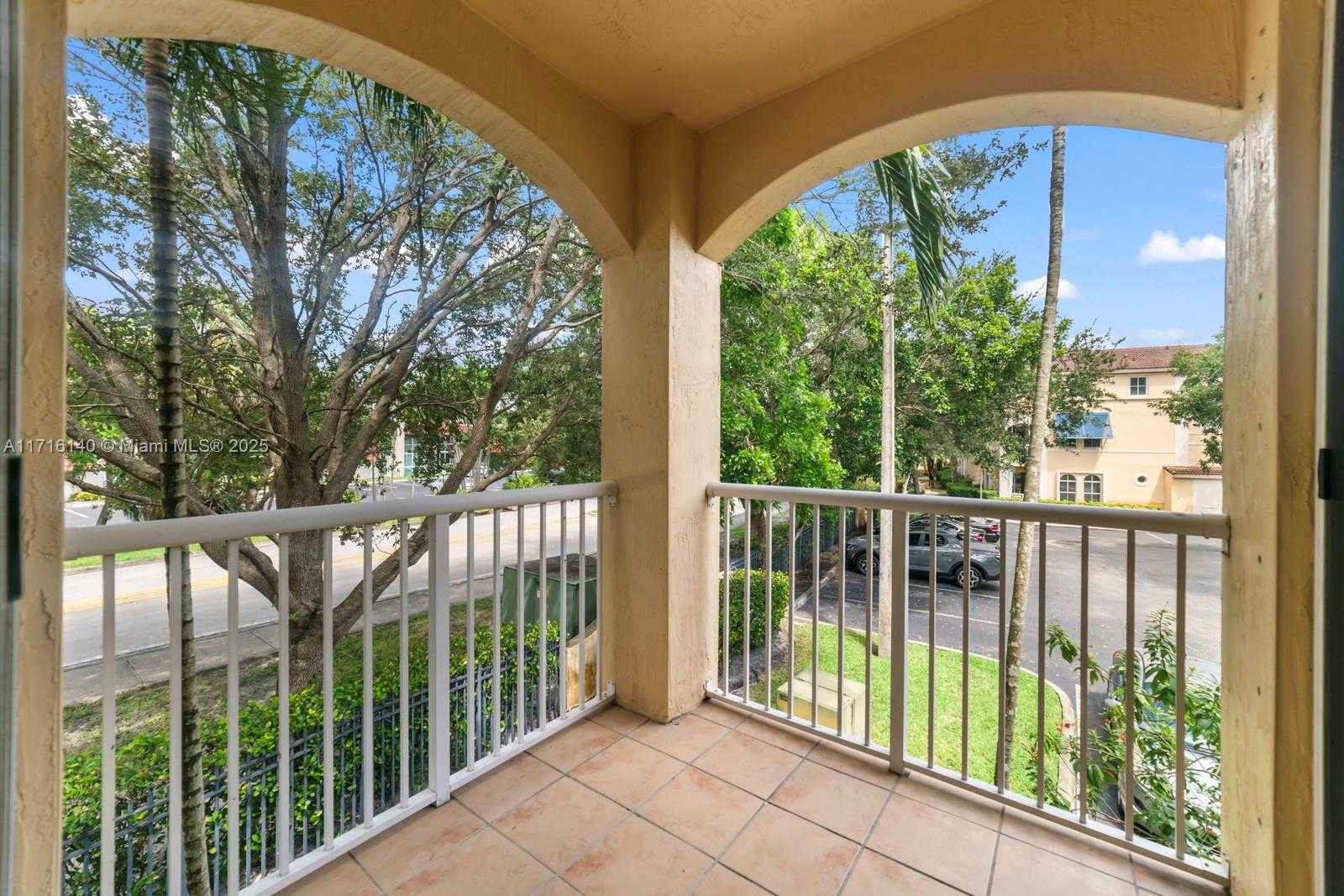 Small Image of 160 JACARANDA COUNTRY CLUB DR #201, Plantation Number 10
