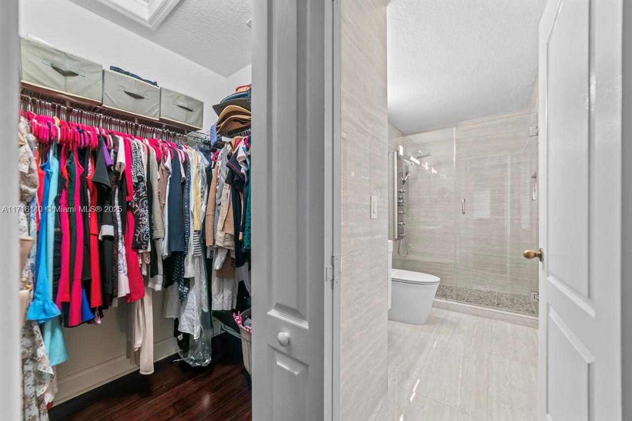 Small Image of 160 JACARANDA COUNTRY CLUB DR #201, Plantation Number 14