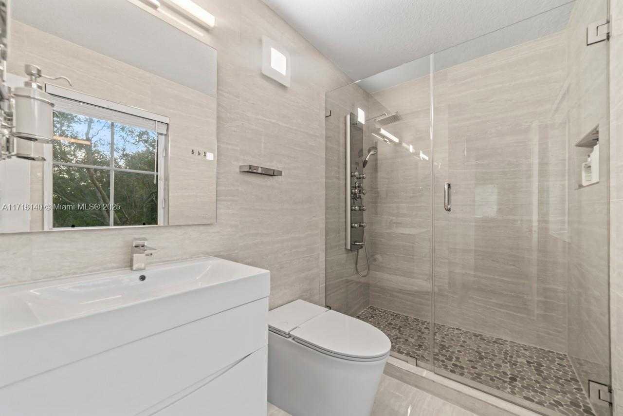 Small Image of 160 JACARANDA COUNTRY CLUB DR #201, Plantation Number 15