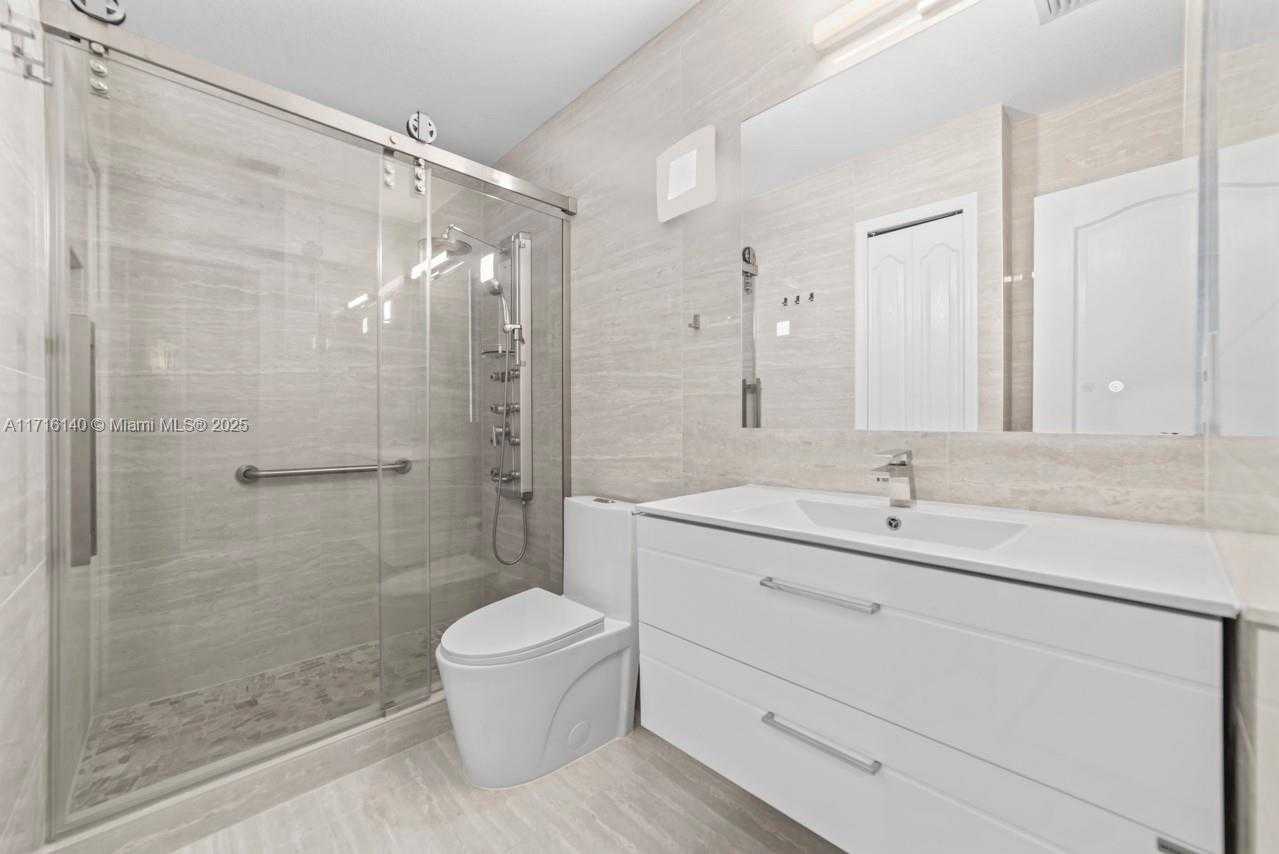 Small Image of 160 JACARANDA COUNTRY CLUB DR #201, Plantation Number 17