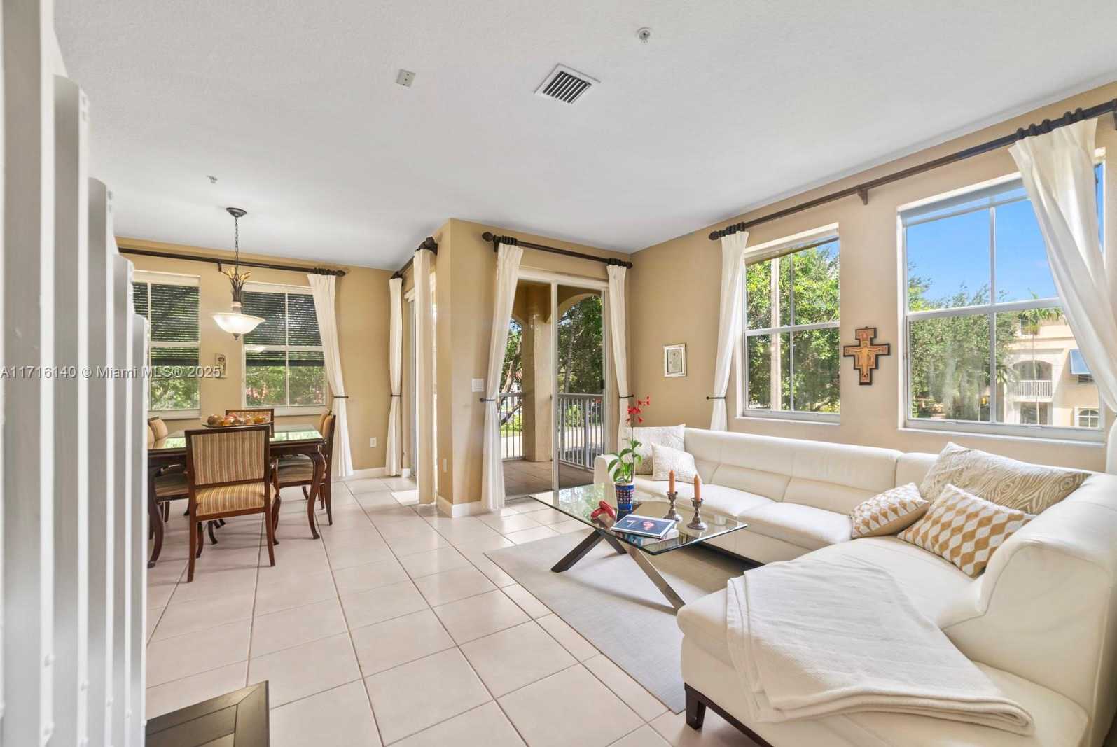 Small Image of 160 JACARANDA COUNTRY CLUB DR #201, Plantation Number 2