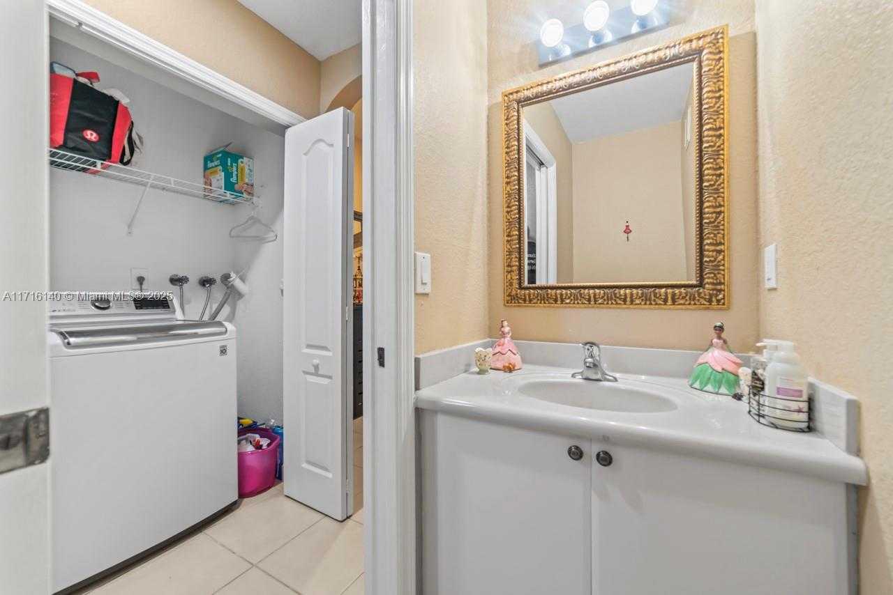 Small Image of 160 JACARANDA COUNTRY CLUB DR #201, Plantation Number 21