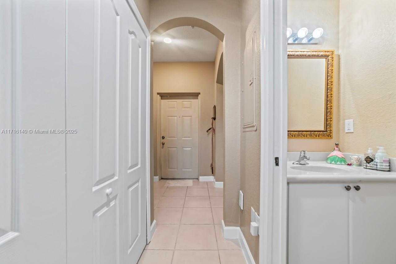 Small Image of 160 JACARANDA COUNTRY CLUB DR #201, Plantation Number 22