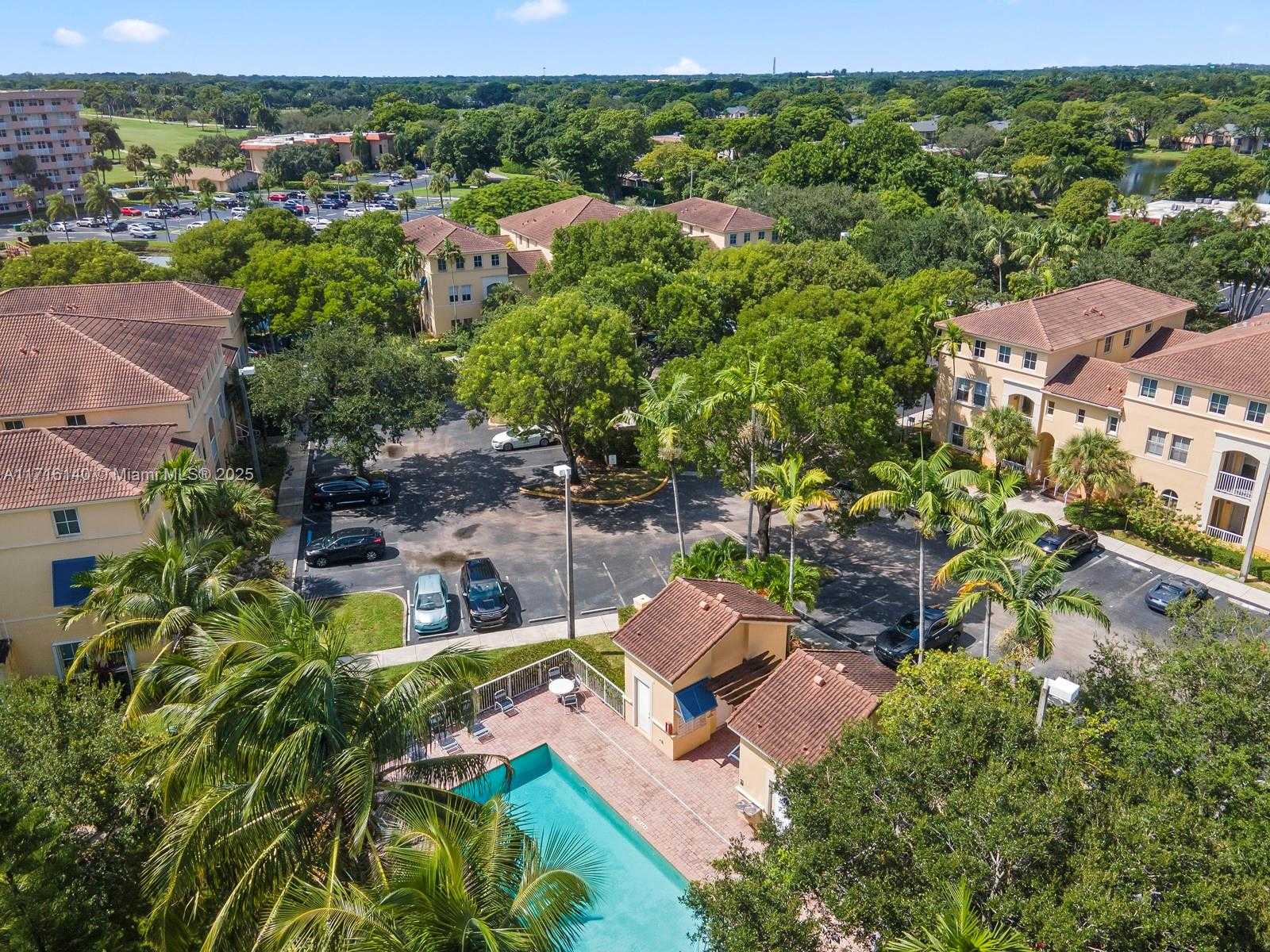 Small Image of 160 JACARANDA COUNTRY CLUB DR #201, Plantation Number 23