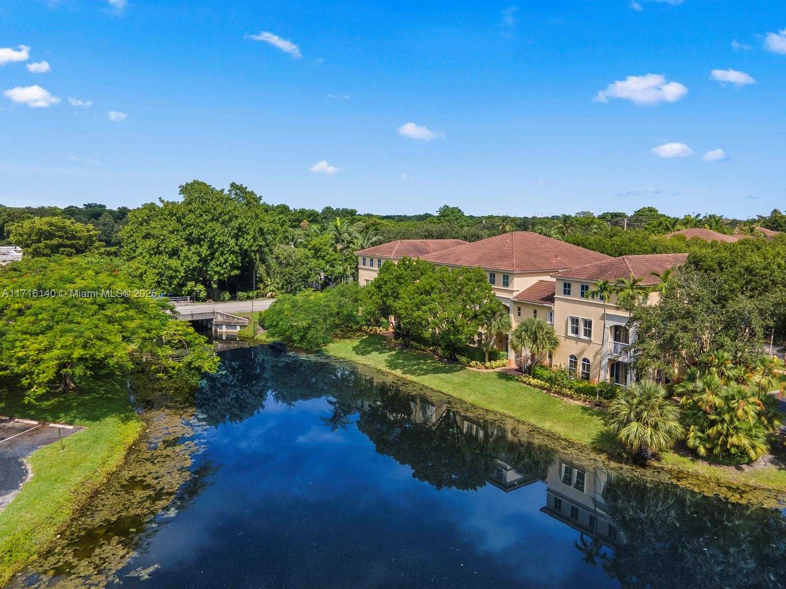 Small Image of 160 JACARANDA COUNTRY CLUB DR #201, Plantation Number 24