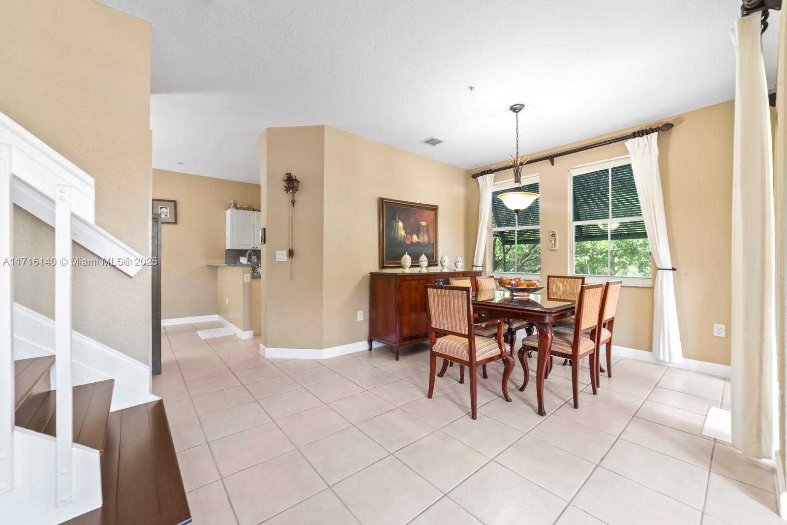 Small Image of 160 JACARANDA COUNTRY CLUB DR #201, Plantation Number 4
