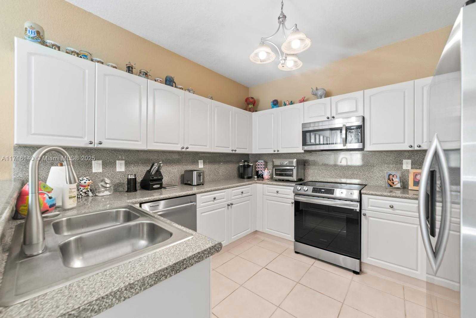 Small Image of 160 JACARANDA COUNTRY CLUB DR #201, Plantation Number 6